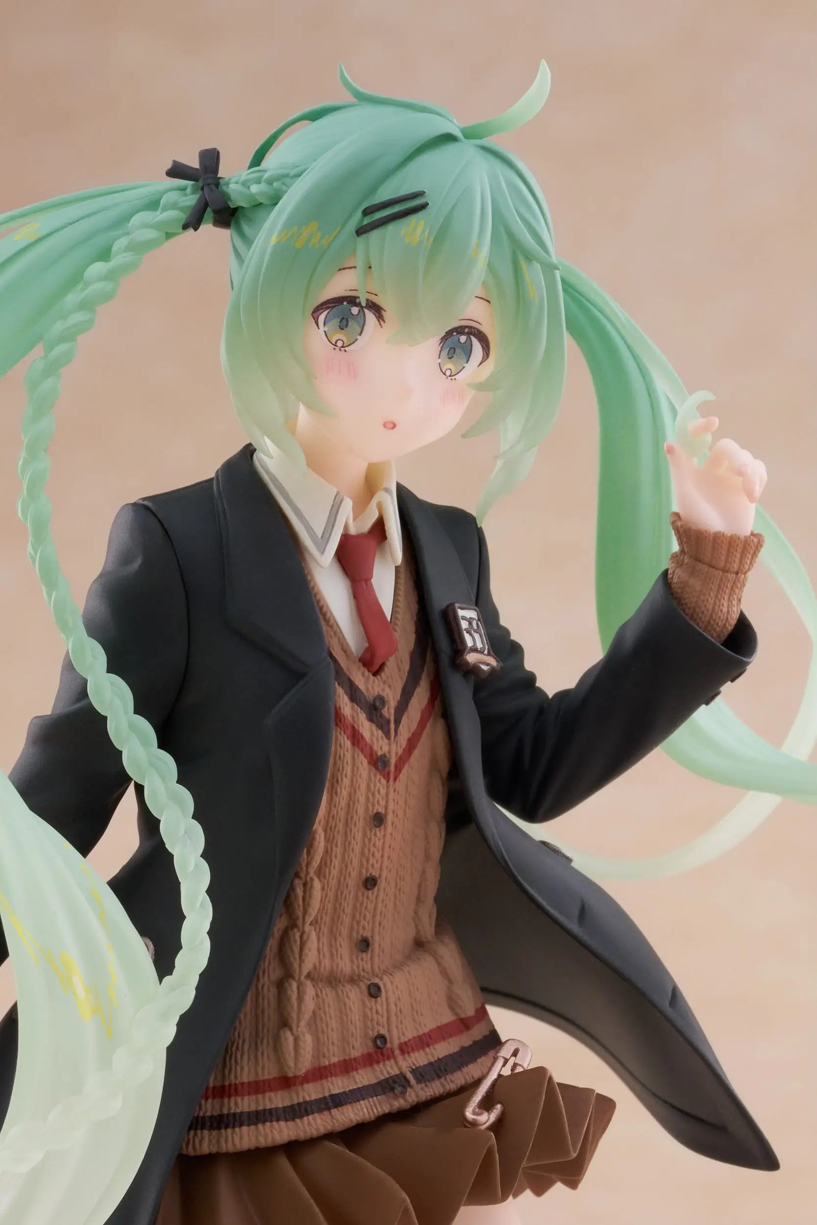 Hatsune Miku Fashion Preppy Ver. PVC Statue 18 cm - AniMuchuu
