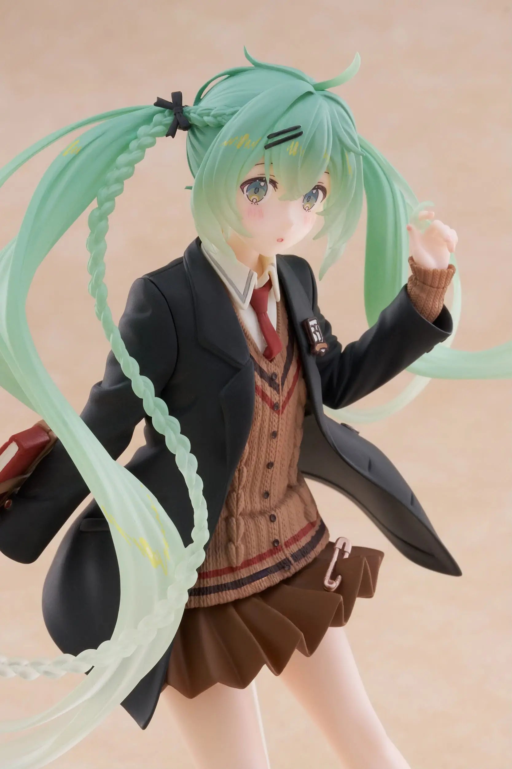 Hatsune Miku Fashion Preppy Ver. PVC Statue 18 cm - AniMuchuu