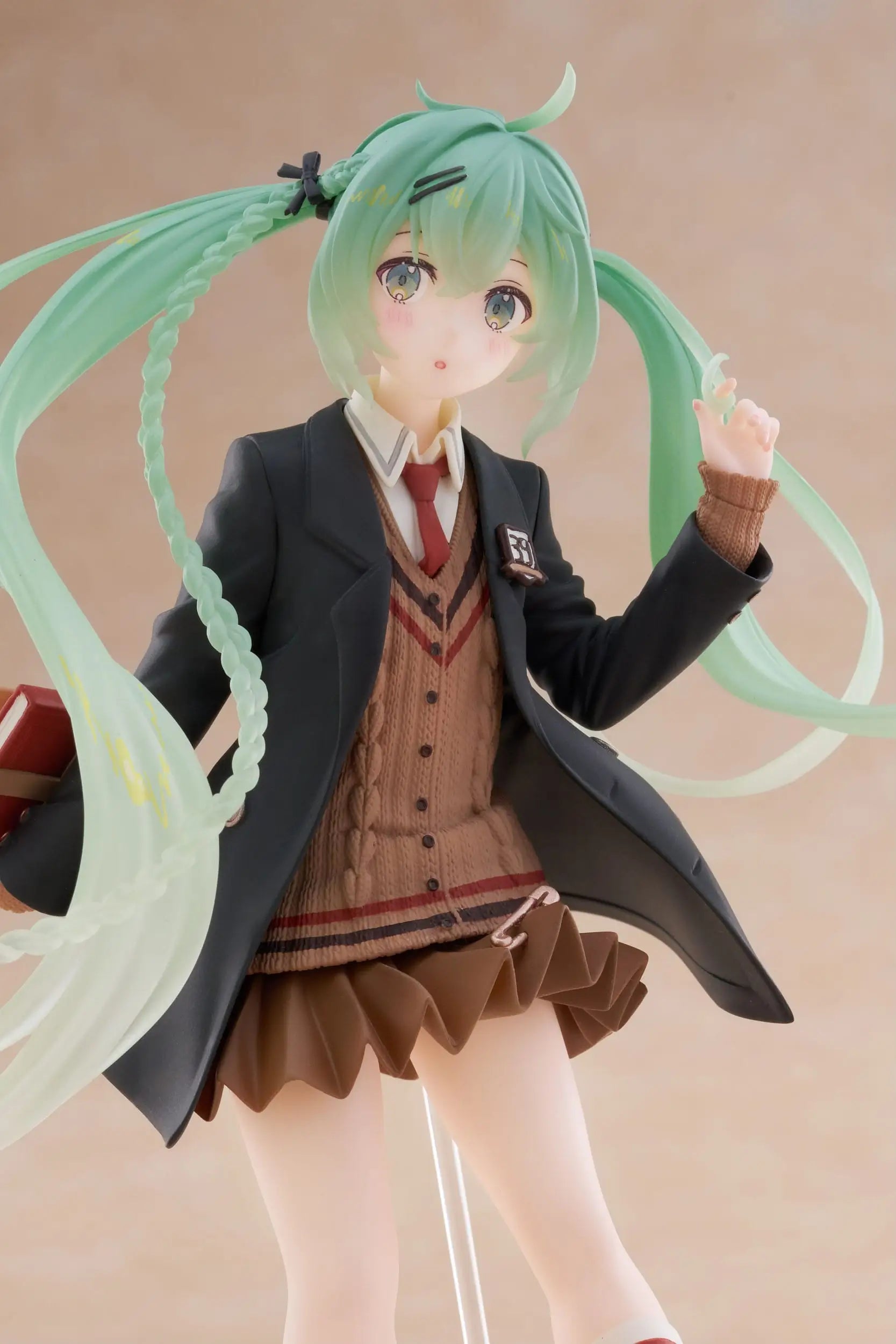 Hatsune Miku Fashion Preppy Ver. PVC Statue 18 cm - AniMuchuu