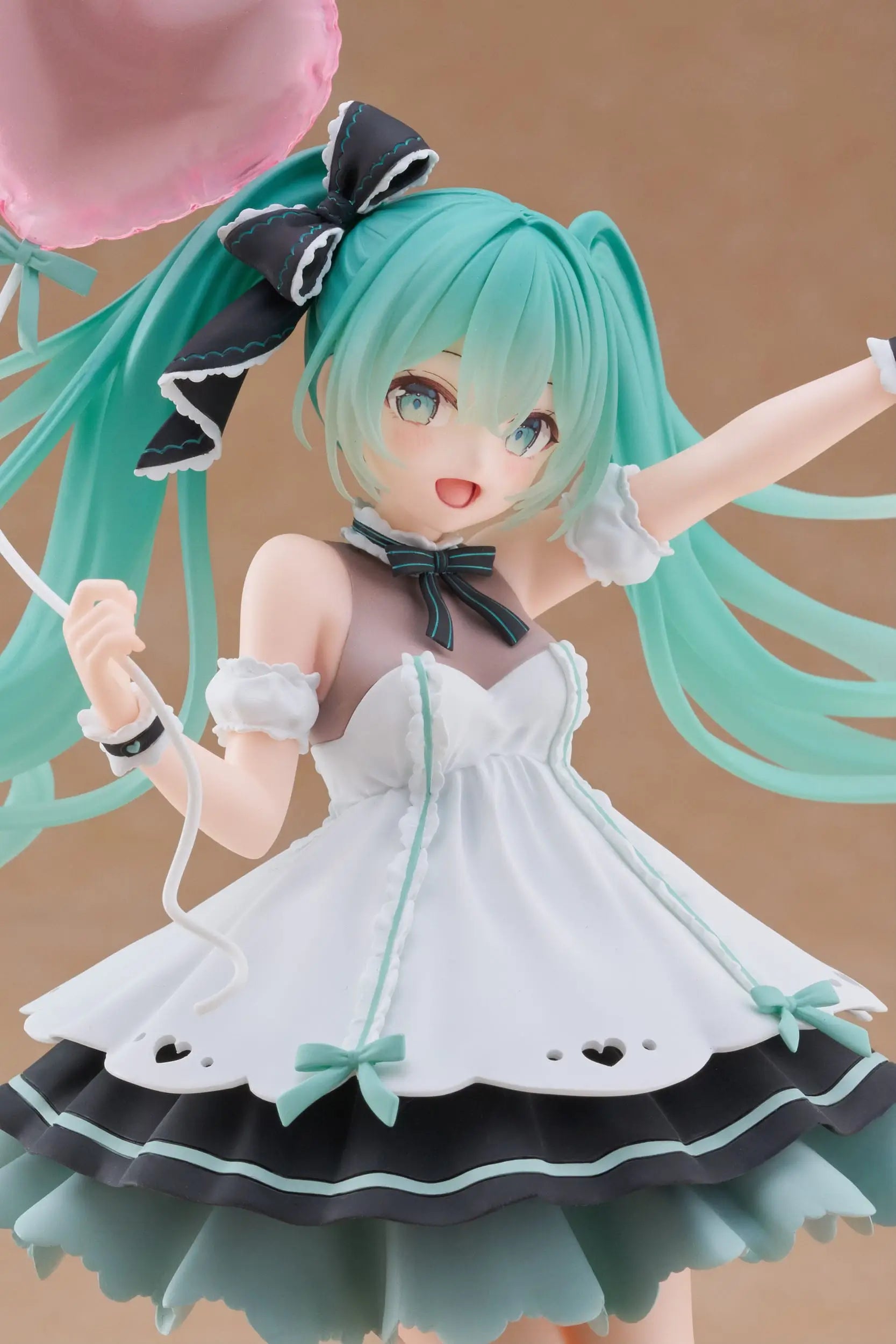 Hatsune Miku AMP+ PVC Statue Statue Birthday 2025 Party Ver. 21 cm - AniMuchuu