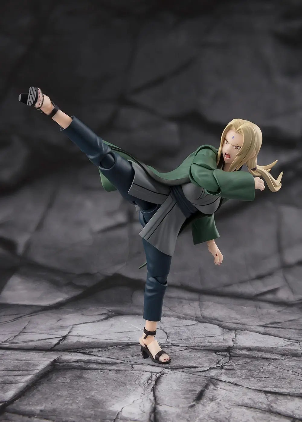 Naruto S.H.Figuarts Figure Tsunade The legendary Medical Ninja 14 cm - AniMuchuu