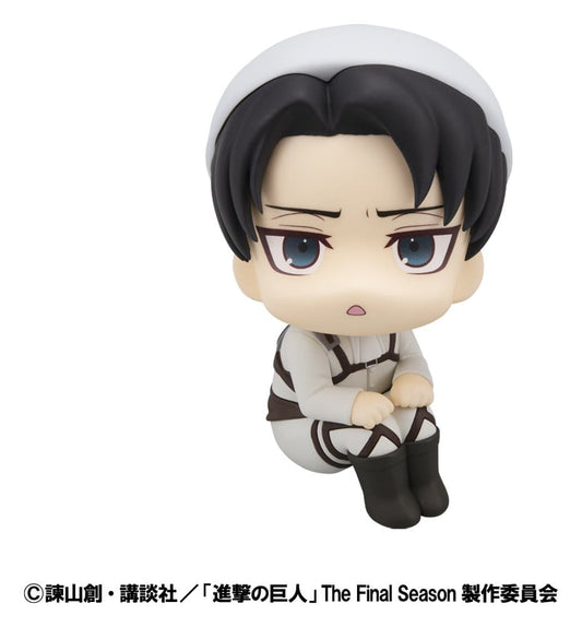 Attack on Titan Look Up PVC Statue Levi Cleaning up Ver. 11 cm - AniMuchuu