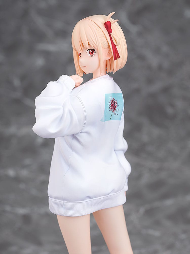 Lycoris Recoil PVC Statue 1/7 Chisato Nishikigi: Oversized Sweatshirt Ver. 25 cm - AniMuchuu