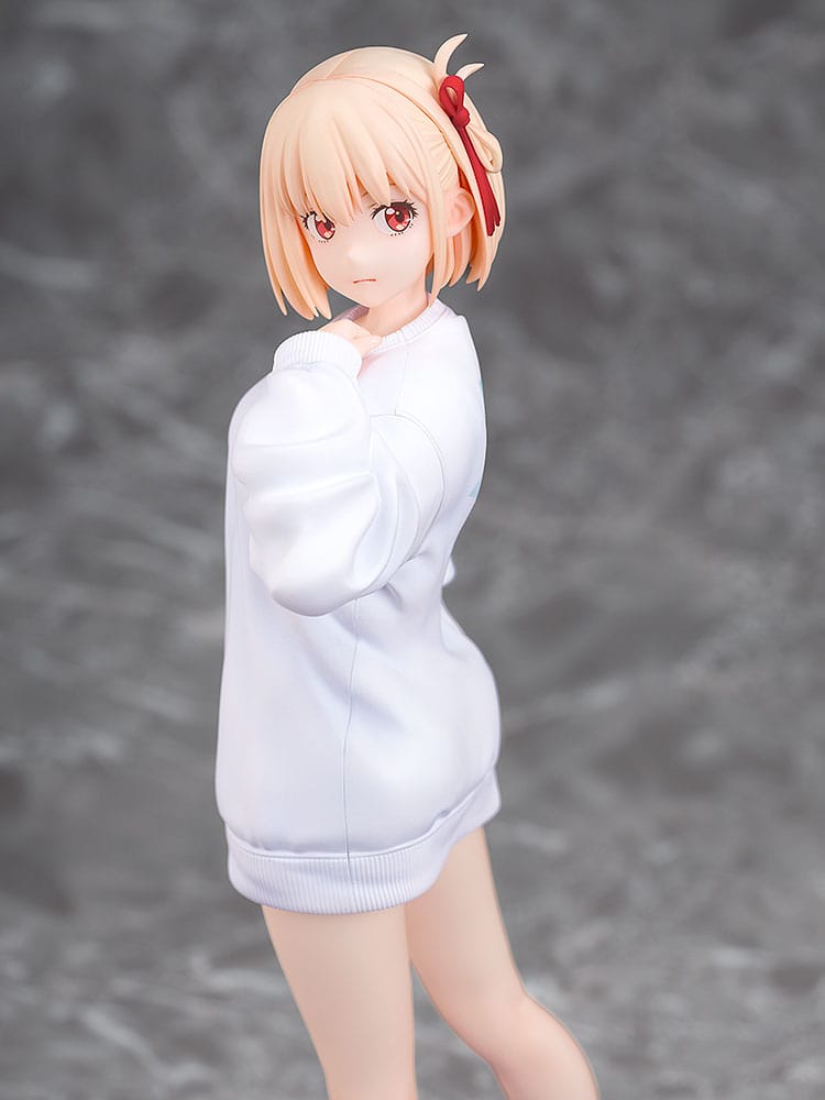 Lycoris Recoil PVC Statue 1/7 Chisato Nishikigi: Oversized Sweatshirt Ver. 25 cm - AniMuchuu