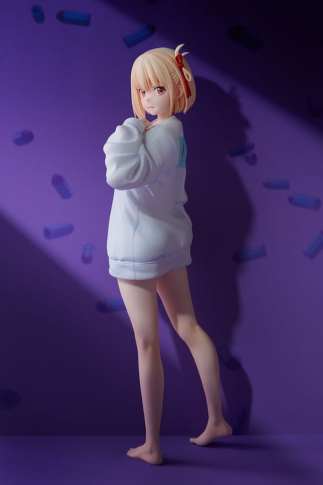 Lycoris Recoil PVC Statue 1/7 Chisato Nishikigi: Oversized Sweatshirt Ver. 25 cm - AniMuchuu