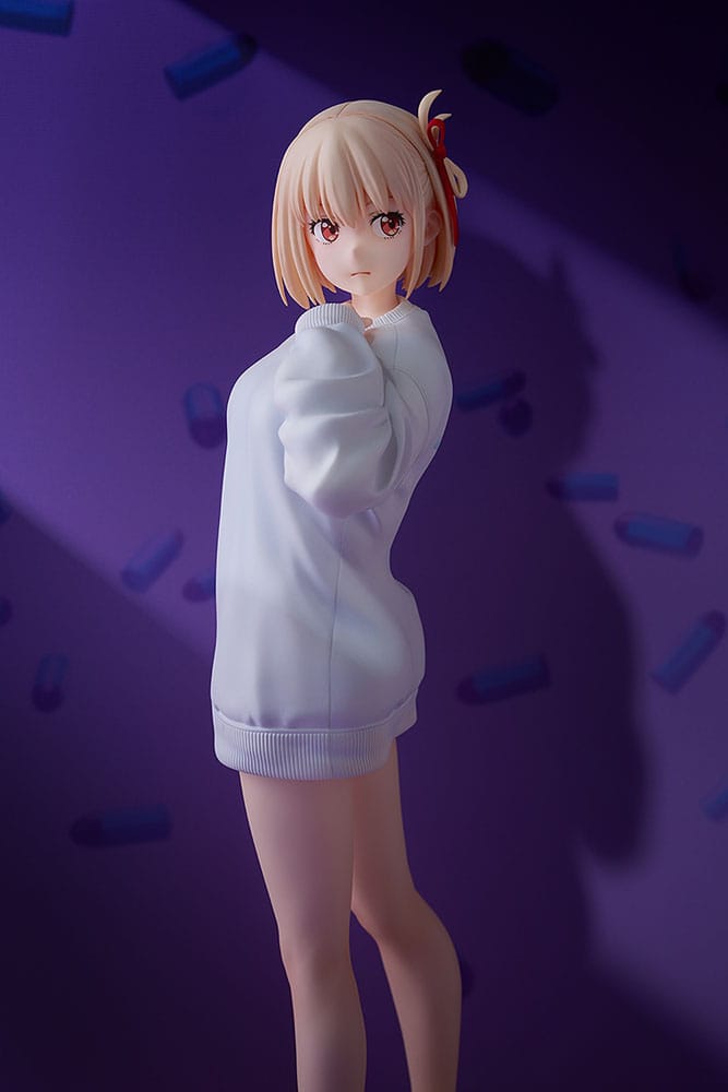 Lycoris Recoil PVC Statue 1/7 Chisato Nishikigi: Oversized Sweatshirt Ver. 25 cm - AniMuchuu