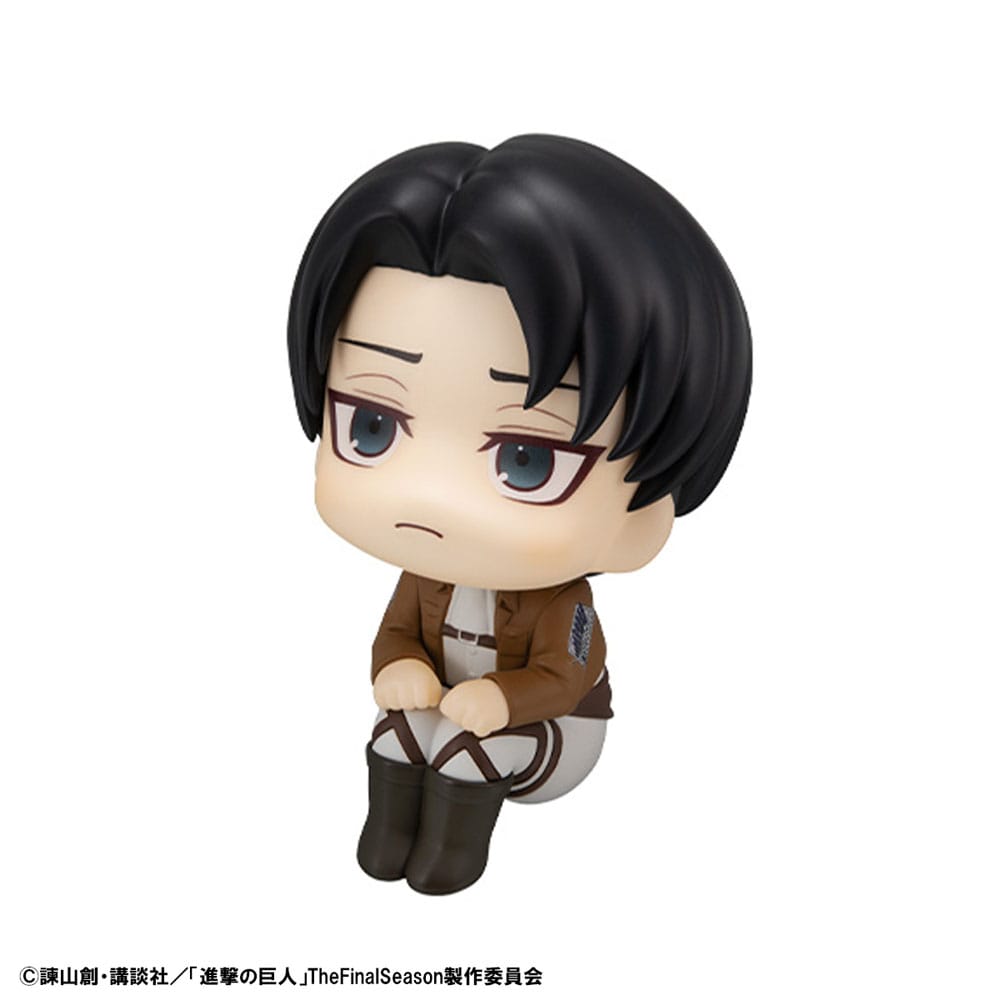 Attack on Titan Look Up PVC Statue Levi 11 cm - AniMuchuu