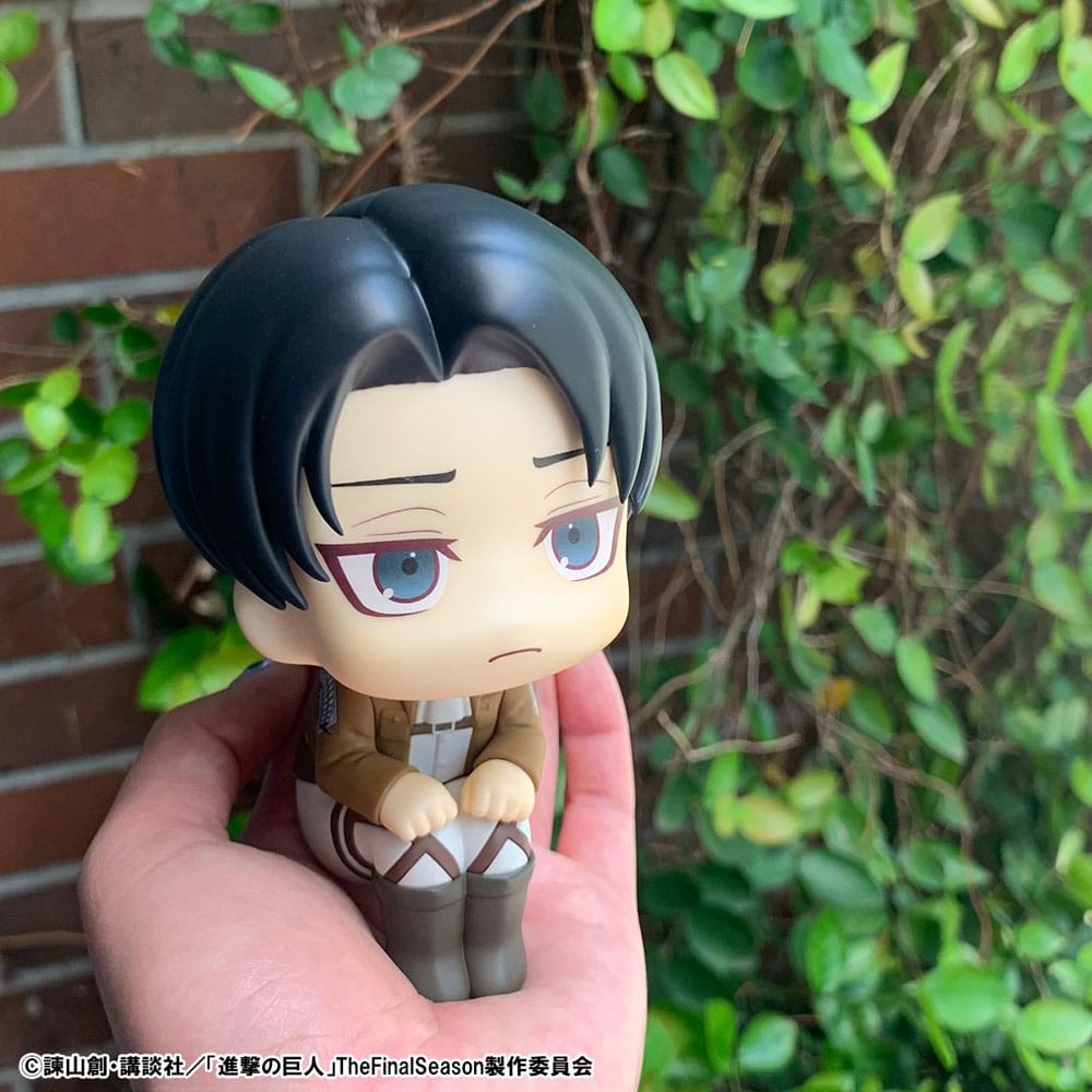 Attack on Titan Look Up PVC Statue Levi 11 cm - AniMuchuu