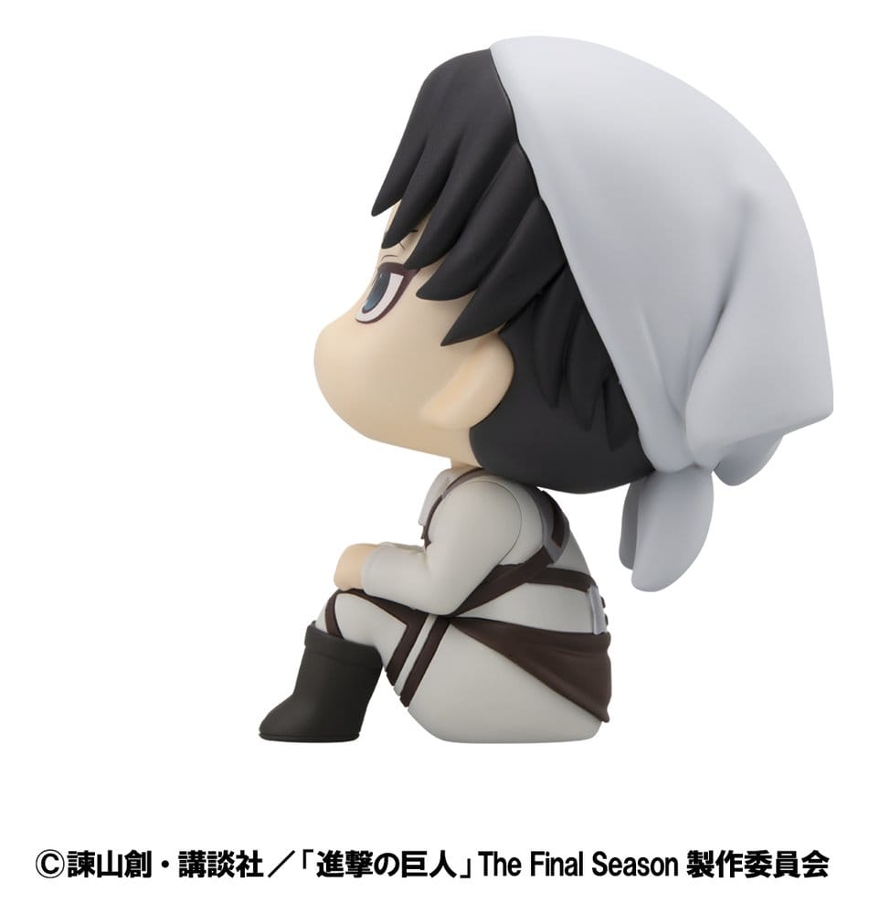 Attack on Titan Look Up PVC Statue Levi Cleaning up Ver. 11 cm - AniMuchuu