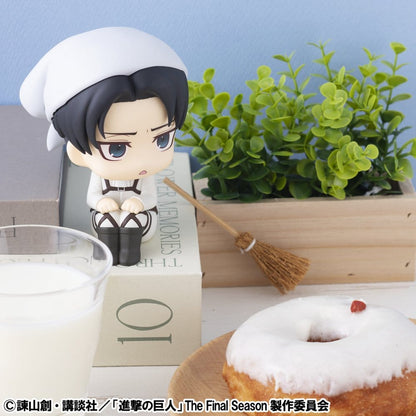 Attack on Titan Look Up PVC Statue Levi Cleaning up Ver. 11 cm - AniMuchuu