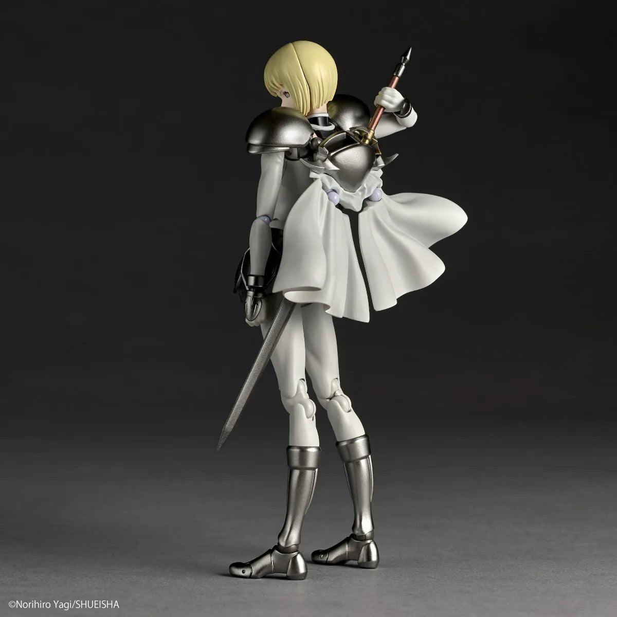 Claymore Revoltech PVC Action Figure Clare 15 cm - AniMuchuu
