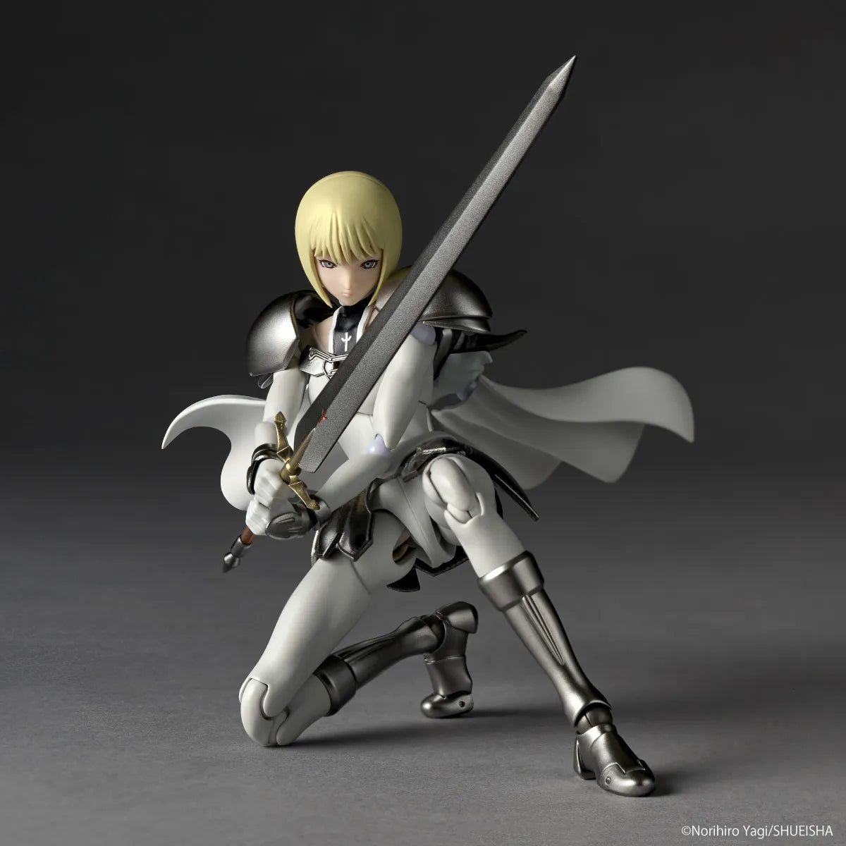 Claymore Revoltech PVC Action Figure Clare 15 cm - AniMuchuu