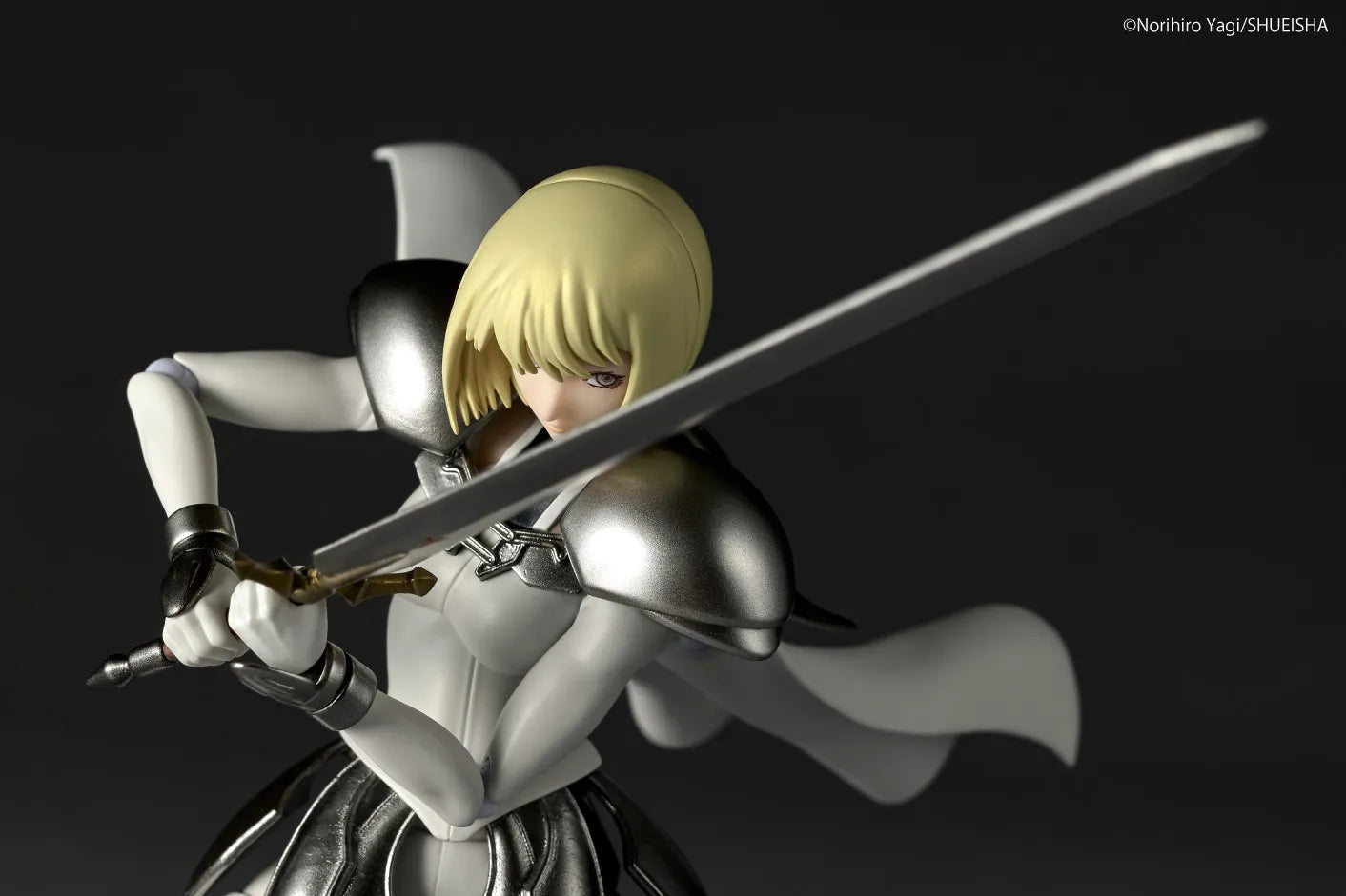Claymore Revoltech PVC Action Figure Clare 15 cm - AniMuchuu