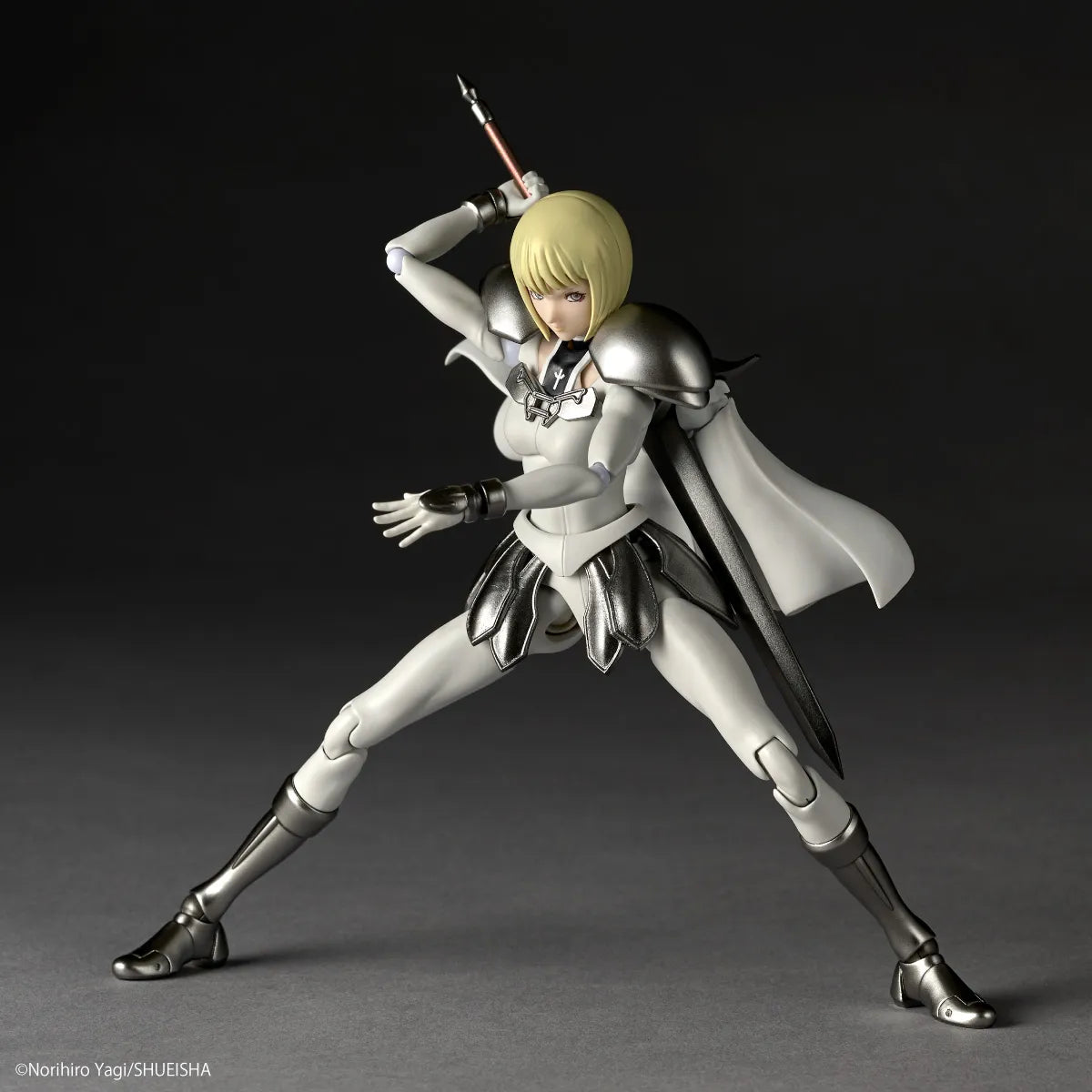 Claymore Revoltech PVC Action Figure Clare 15 cm - AniMuchuu