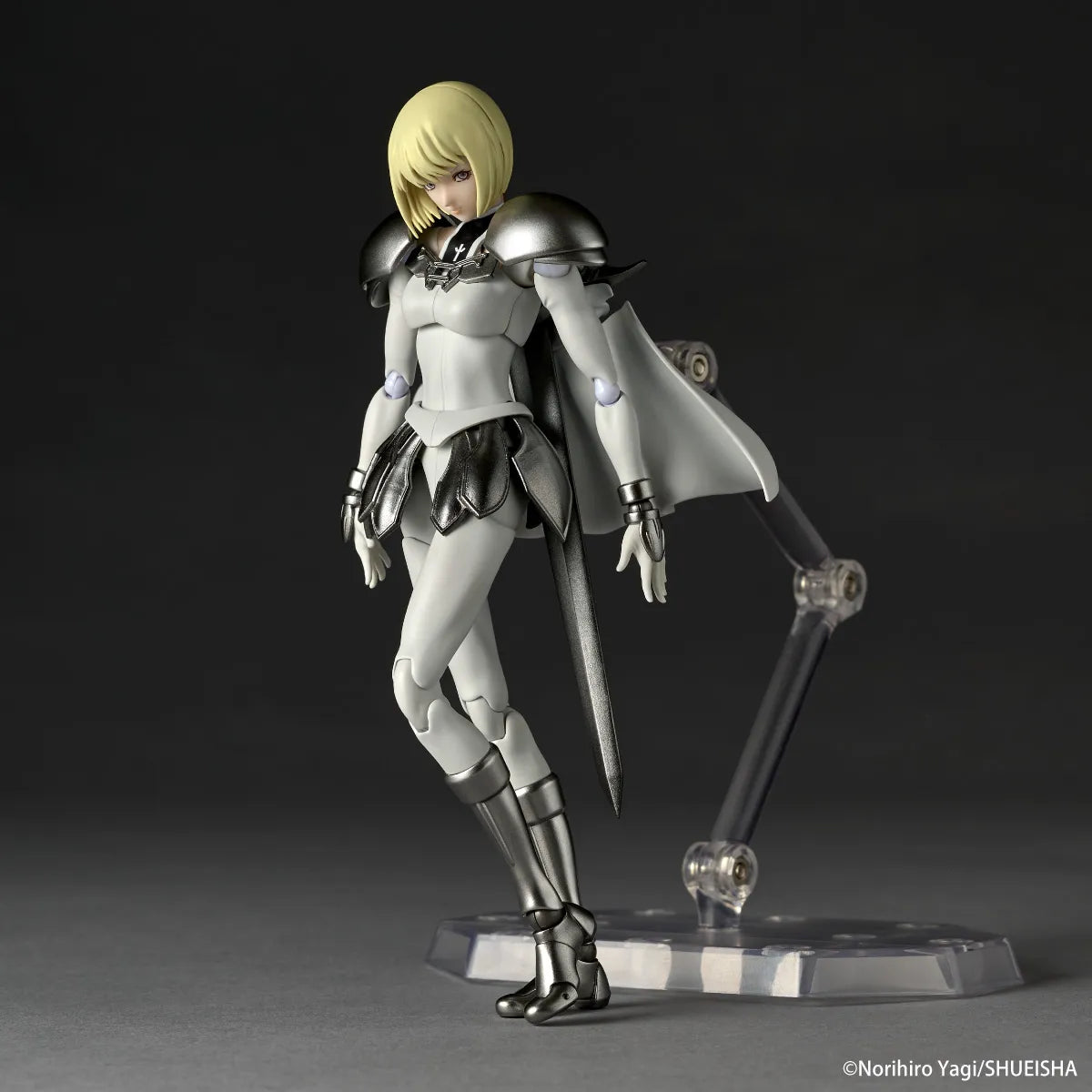 Claymore Revoltech PVC Action Figure Clare 15 cm - AniMuchuu
